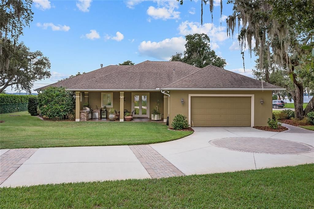 Recently Sold: $1,000,000 (3 beds, 2 baths, 2574 Square Feet)