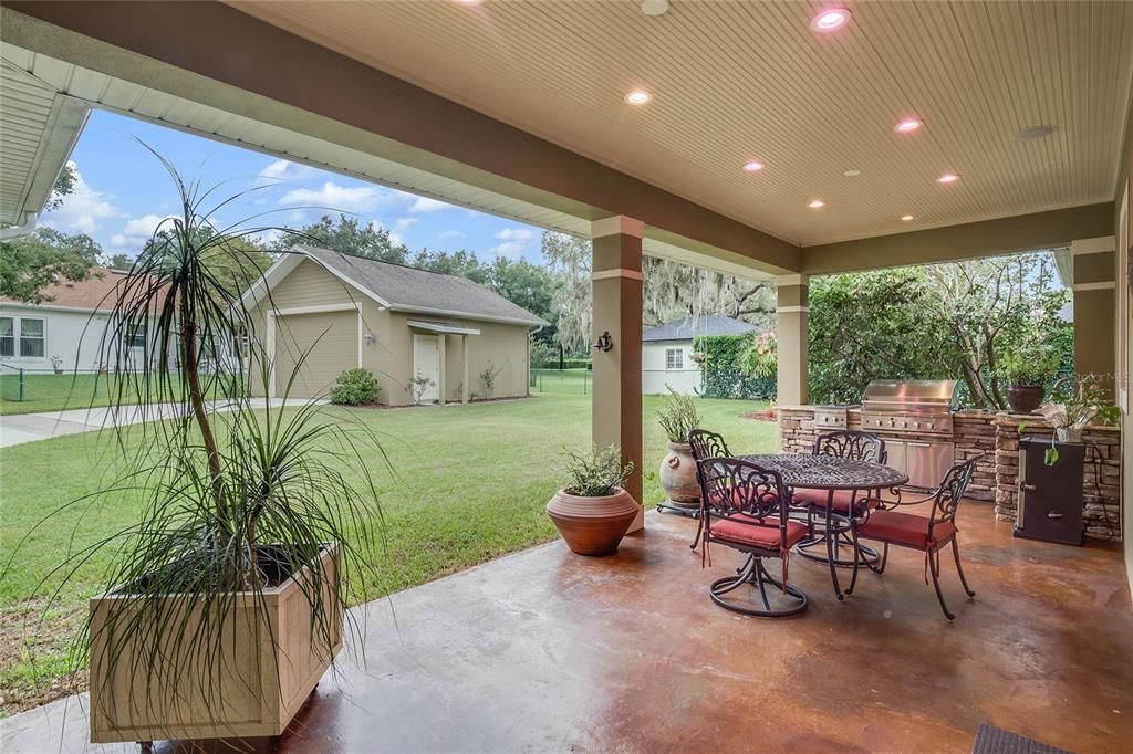 Recently Sold: $1,000,000 (3 beds, 2 baths, 2574 Square Feet)