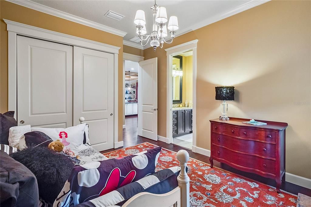 Recently Sold: $1,000,000 (3 beds, 2 baths, 2574 Square Feet)