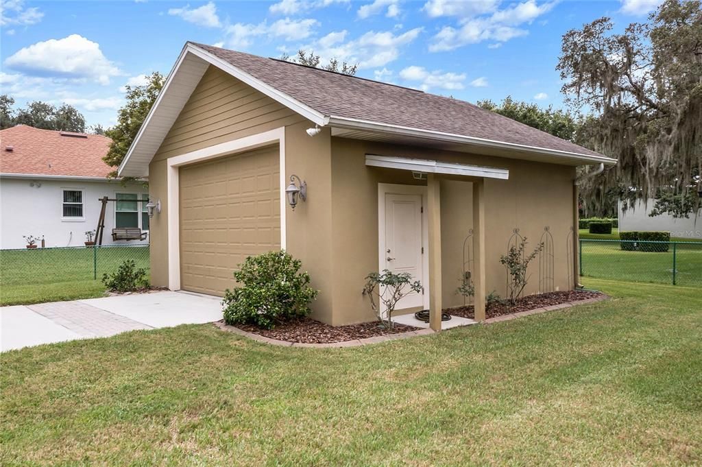 Recently Sold: $1,000,000 (3 beds, 2 baths, 2574 Square Feet)