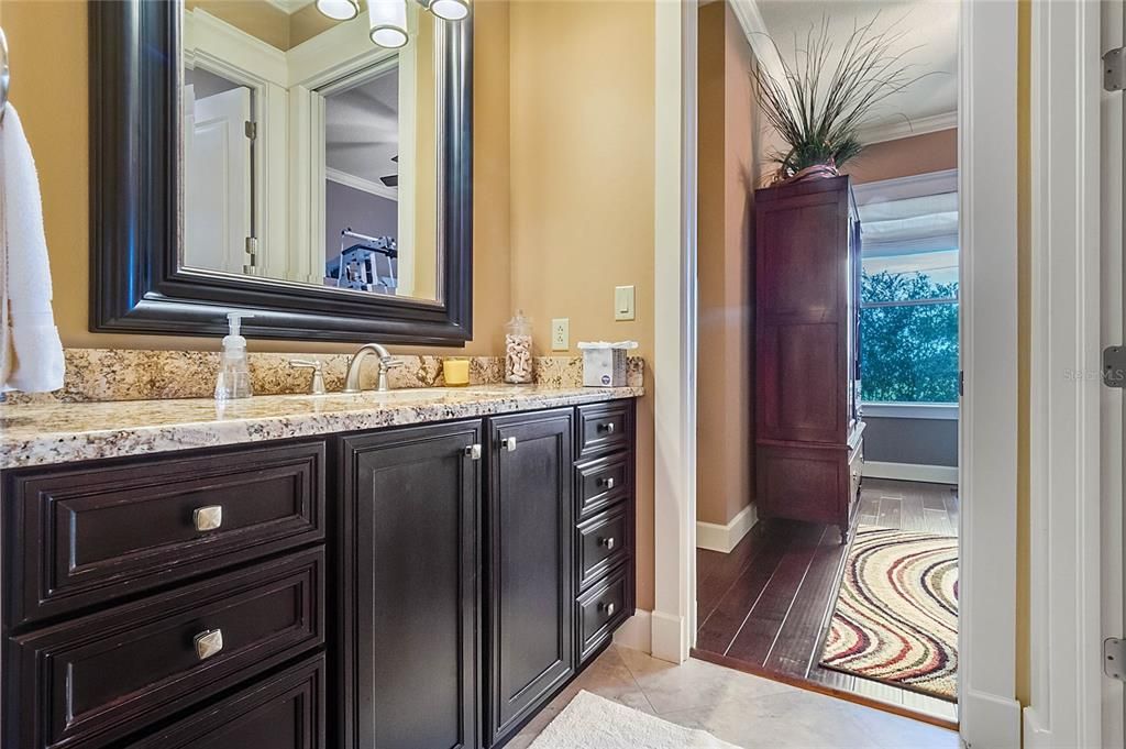 Recently Sold: $1,000,000 (3 beds, 2 baths, 2574 Square Feet)