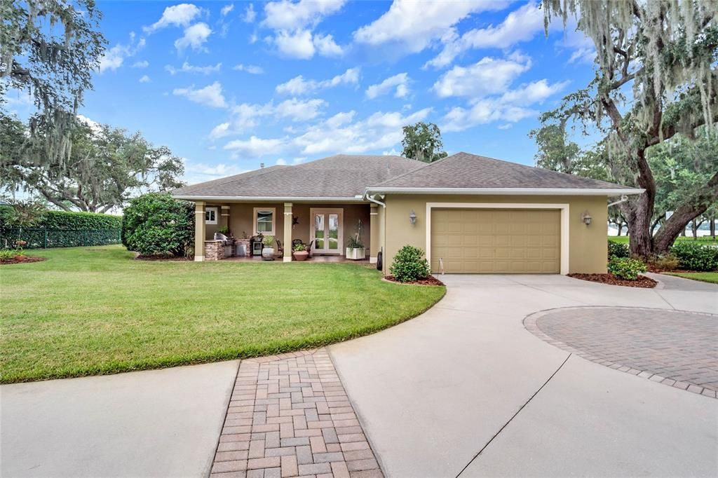 Recently Sold: $1,000,000 (3 beds, 2 baths, 2574 Square Feet)