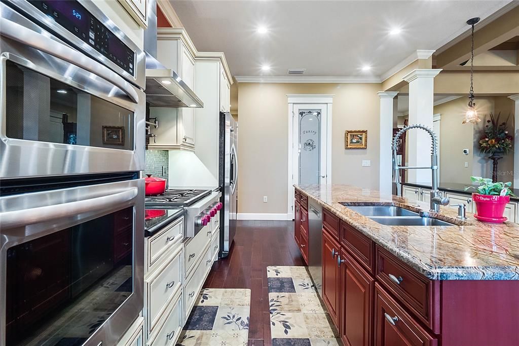 Recently Sold: $1,000,000 (3 beds, 2 baths, 2574 Square Feet)