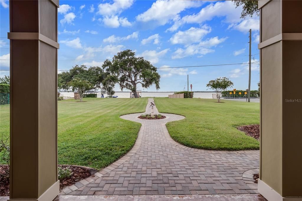 Recently Sold: $1,000,000 (3 beds, 2 baths, 2574 Square Feet)