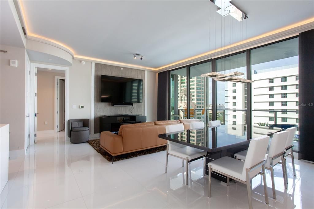 Recently Sold: $1,050,000 (2 beds, 2 baths, 1402 Square Feet)