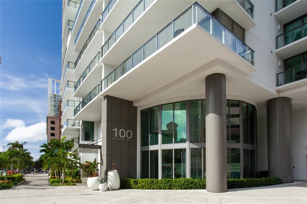 Recently Sold: $1,050,000 (2 beds, 2 baths, 1402 Square Feet)