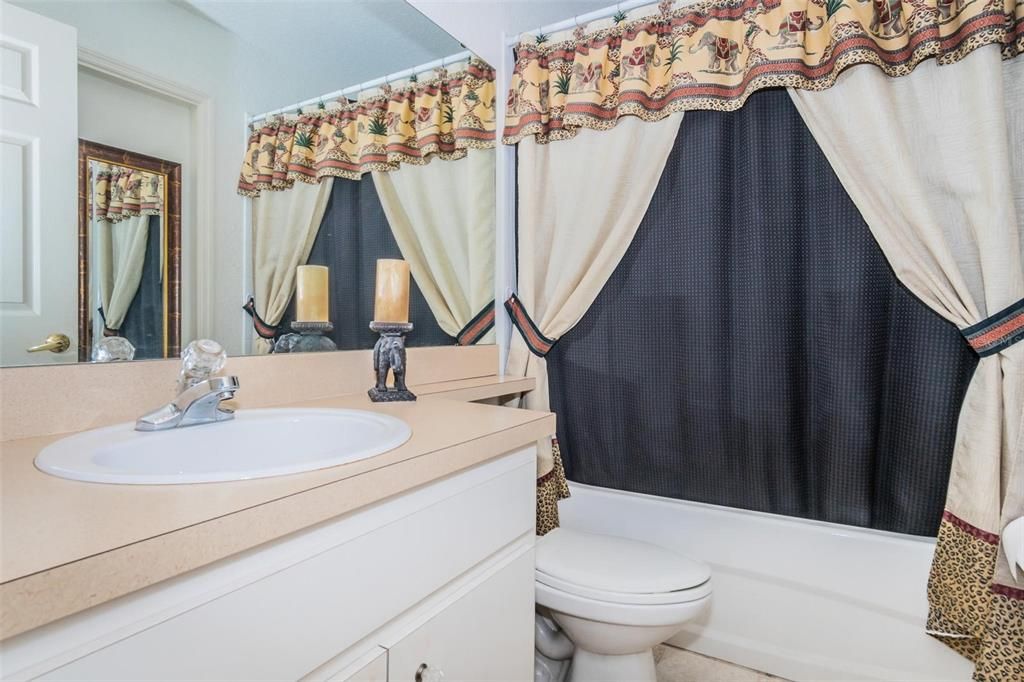最近售出: $290,000 (4 贝兹, 2 浴室, 1860 平方英尺)