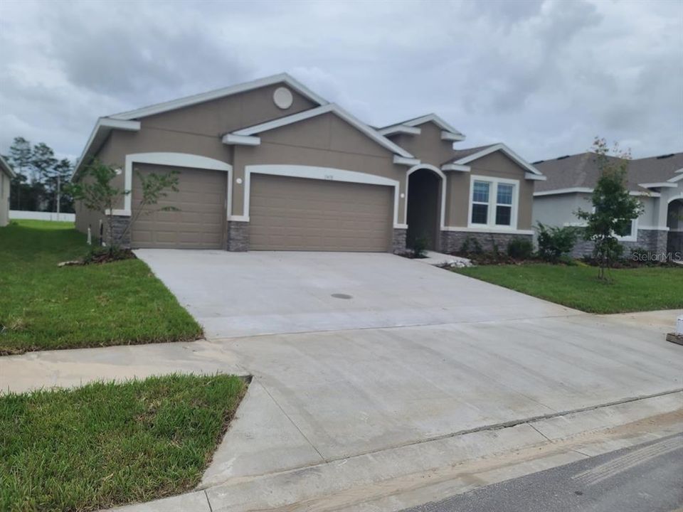 Recently Sold: $317,480 (4 beds, 3 baths, 2381 Square Feet)