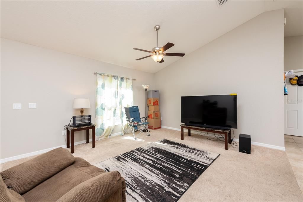 Recently Sold: $215,000 (3 beds, 2 baths, 1252 Square Feet)