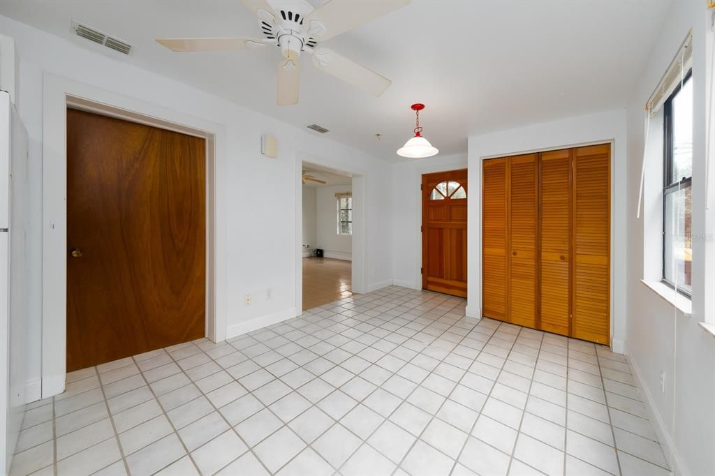 Vendido Recientemente: $174,900 (2 camas, 1 baños, 1068 Pies cuadrados)