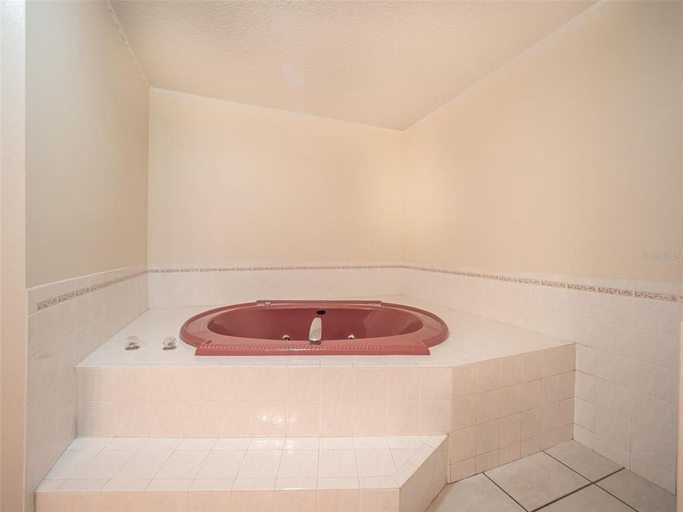 最近售出: $395,000 (3 贝兹, 2 浴室, 1998 平方英尺)