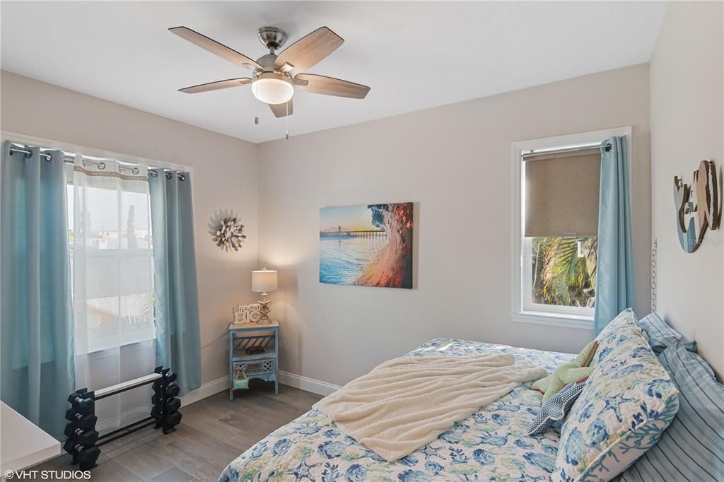 Recently Sold: $725,000 (3 beds, 2 baths, 1379 Square Feet)