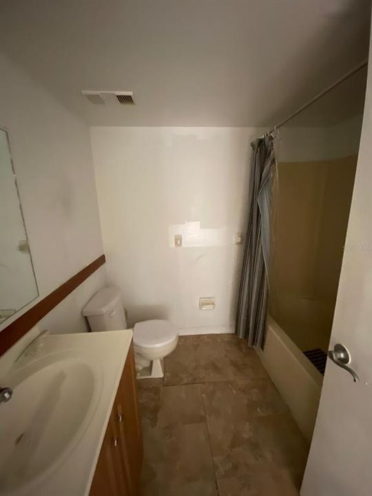 最近租的: $900 (1 贝兹, 1 浴室, 733 平方英尺)