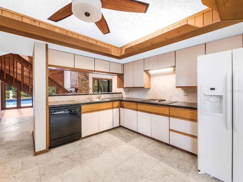 Vendido Recientemente: $545,000 (3 camas, 2 baños, 2362 Pies cuadrados)