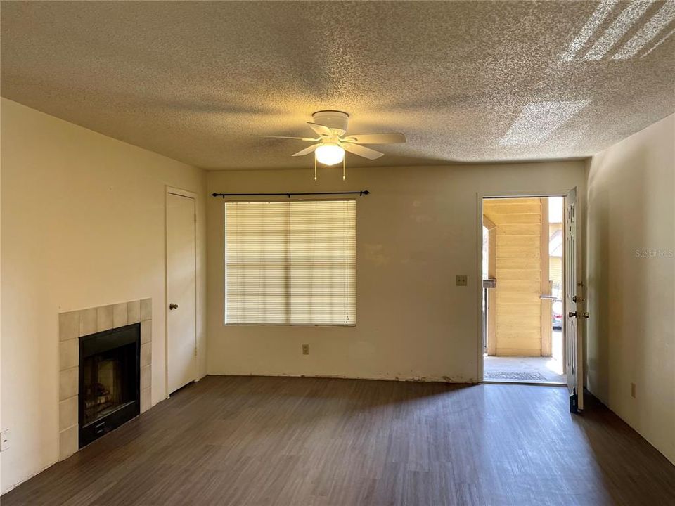 Recently Rented: $925 (1 beds, 1 baths, 712 Square Feet)
