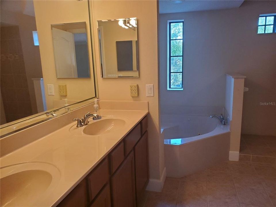 Недавно арендовано: $3,200 (5 спален, 3 ванн, 3548 Квадратных фут)