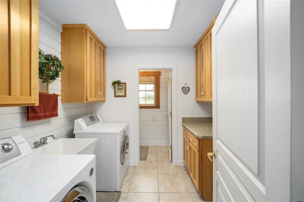 Recently Sold: $549,000 (3 beds, 2 baths, 1796 Square Feet)