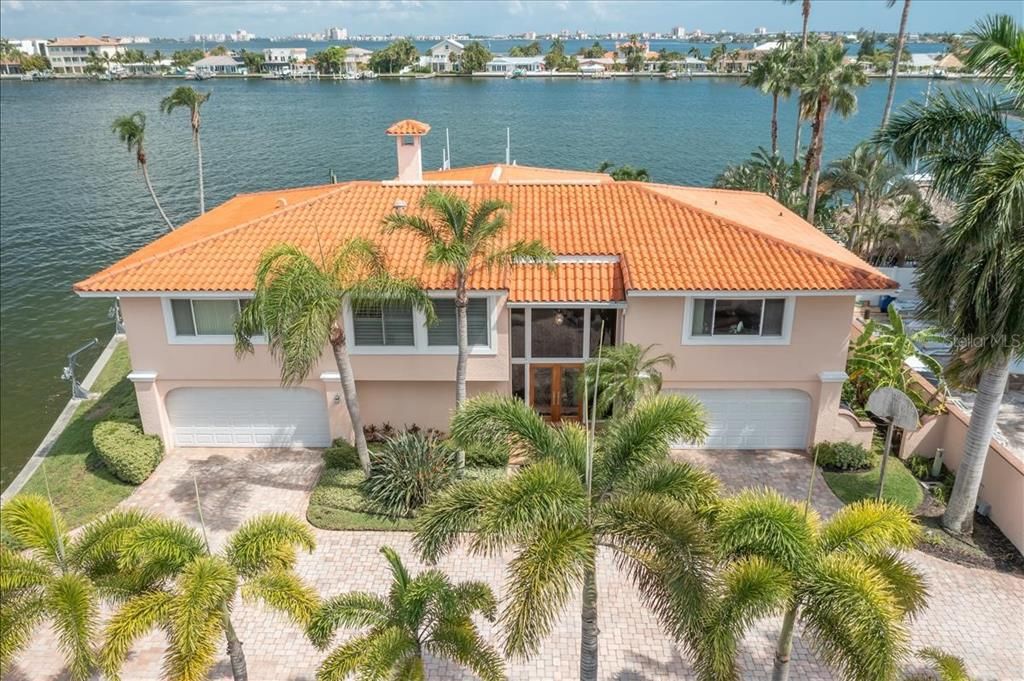 Recently Sold: $2,000,000 (4 beds, 3 baths, 3374 Square Feet)