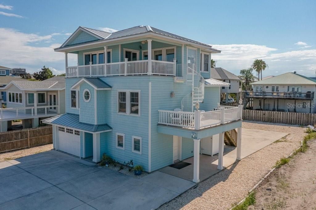 Recently Sold: $1,400,000 (4 beds, 3 baths, 2103 Square Feet)