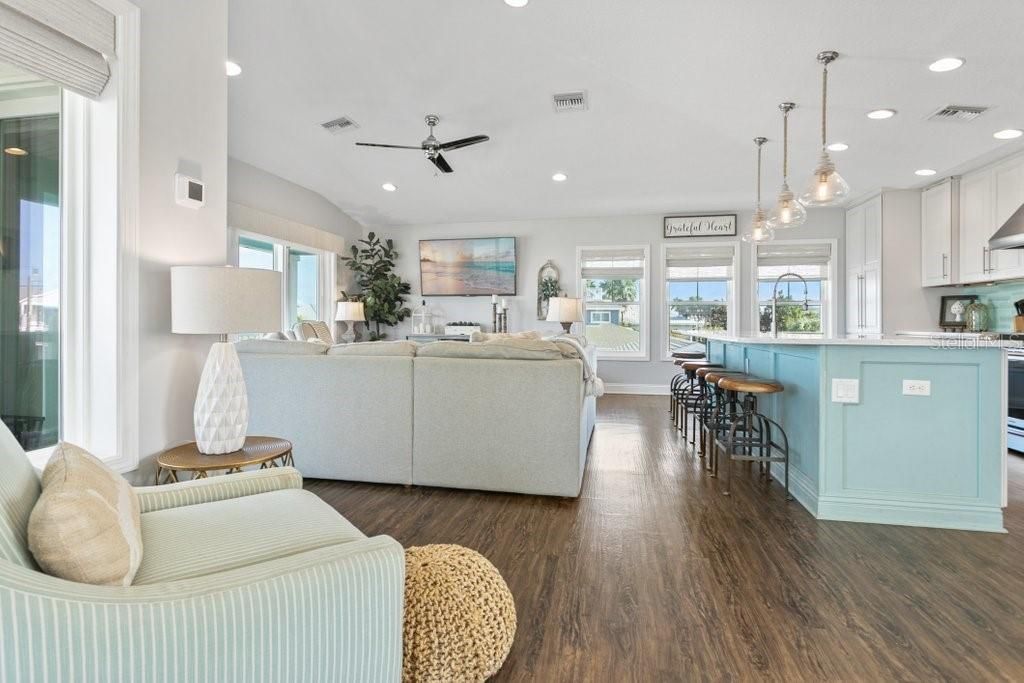 Recently Sold: $1,400,000 (4 beds, 3 baths, 2103 Square Feet)