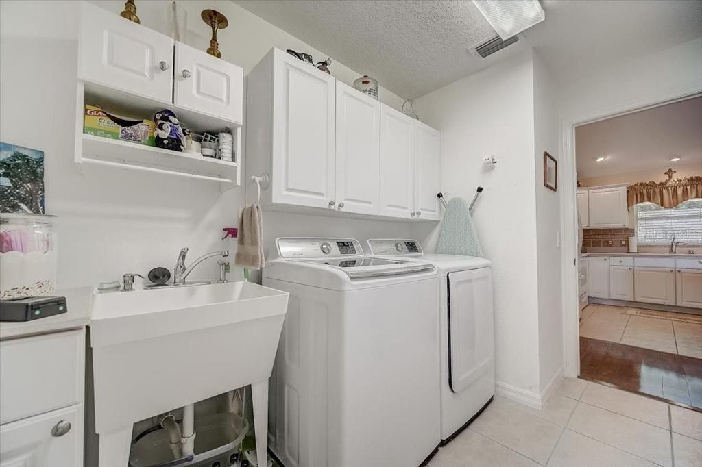 Recently Sold: $340,000 (3 beds, 2 baths, 1559 Square Feet)