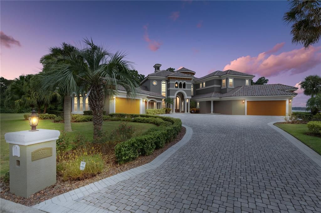 Recently Sold: $2,295,000 (5 beds, 4 baths, 7410 Square Feet)