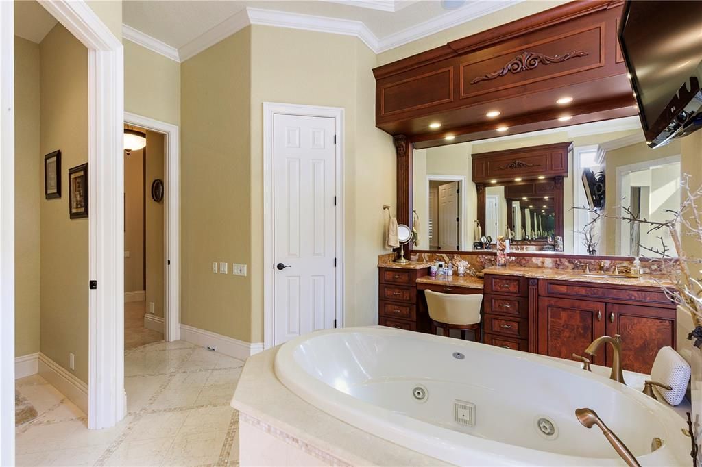 Недавно продано: $2,295,000 (5 спален, 4 ванн, 7410 Квадратных фут)