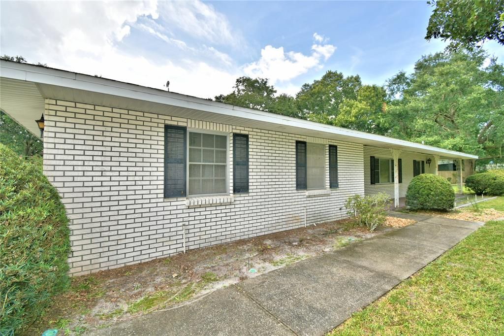 Recently Sold: $370,000 (3 beds, 2 baths, 1810 Square Feet)