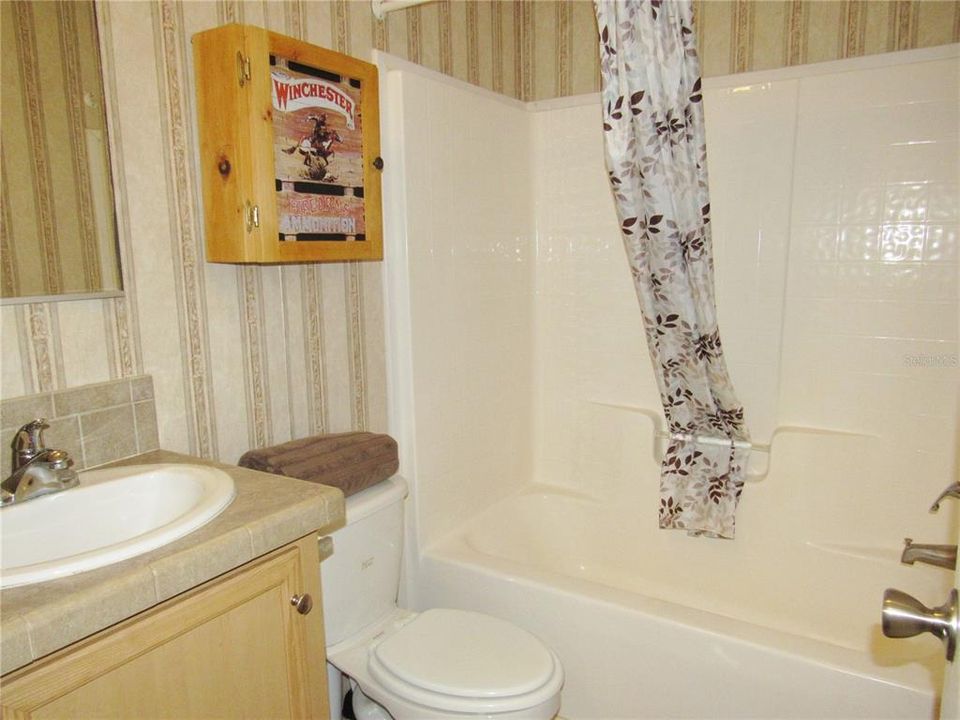 Недавно продано: $200,000 (3 спален, 2 ванн, 1568 Квадратных фут)