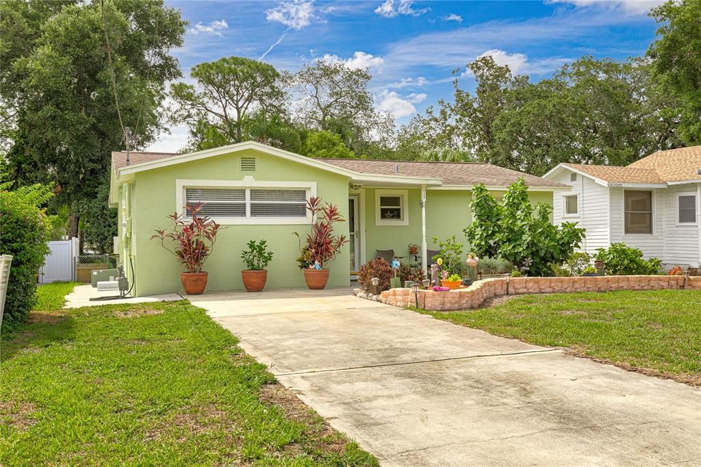 Recently Sold: $443,500 (2 beds, 2 baths, 1949 Square Feet)