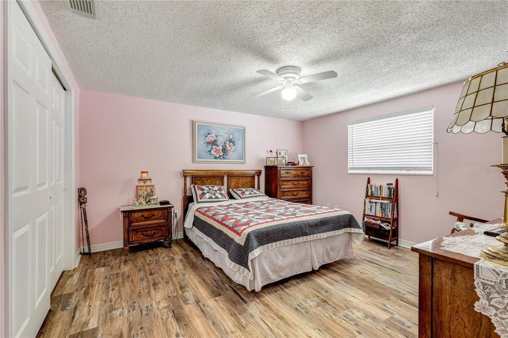 Vendido Recientemente: $443,500 (2 camas, 2 baños, 1949 Pies cuadrados)