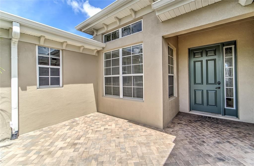Recently Sold: $320,000 (3 beds, 2 baths, 1658 Square Feet)