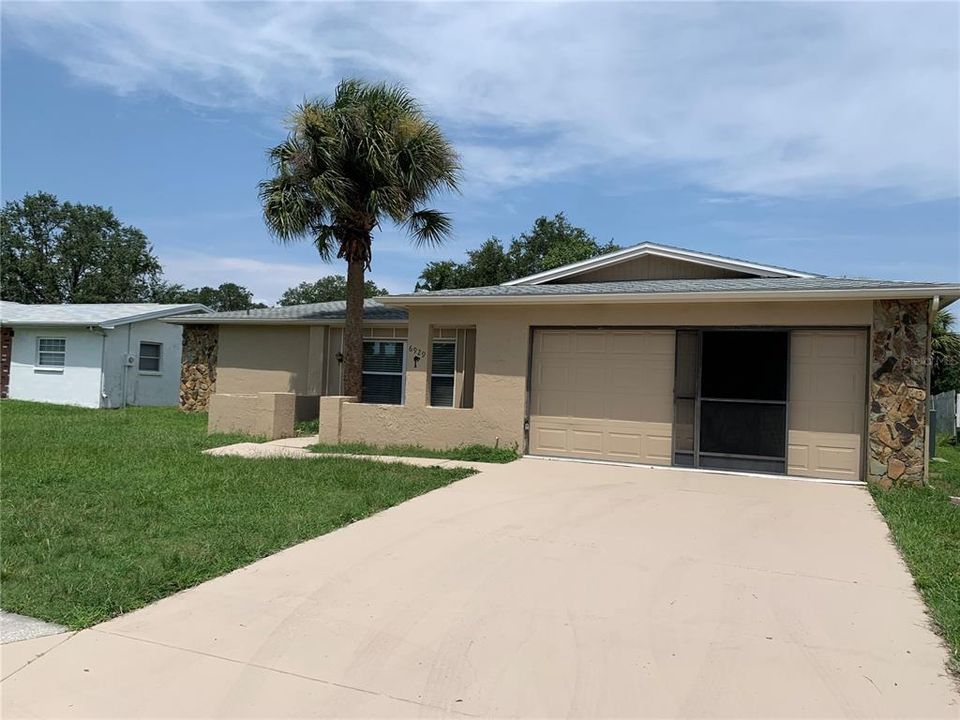 Recently Rented: $1,629 (3 beds, 2 baths, 1690 Square Feet)
