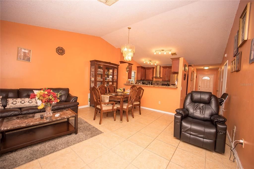 Recently Sold: $345,000 (3 beds, 2 baths, 1348 Square Feet)
