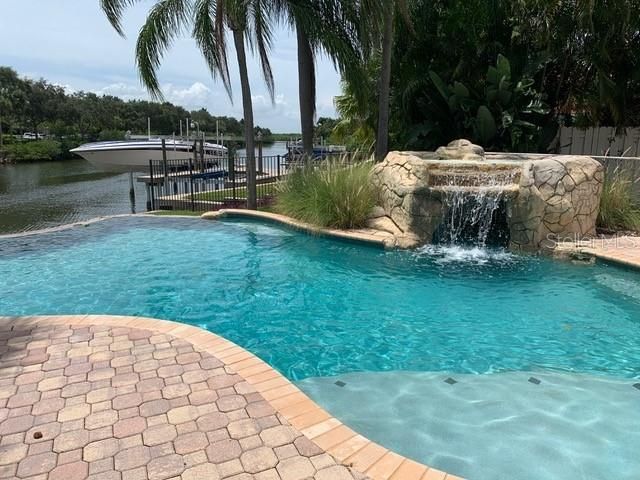Recently Sold: $1,400,000 (3 beds, 2 baths, 2472 Square Feet)