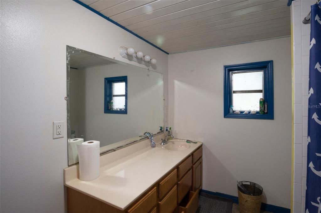 最近售出: $159,000 (3 贝兹, 1 浴室, 1170 平方英尺)