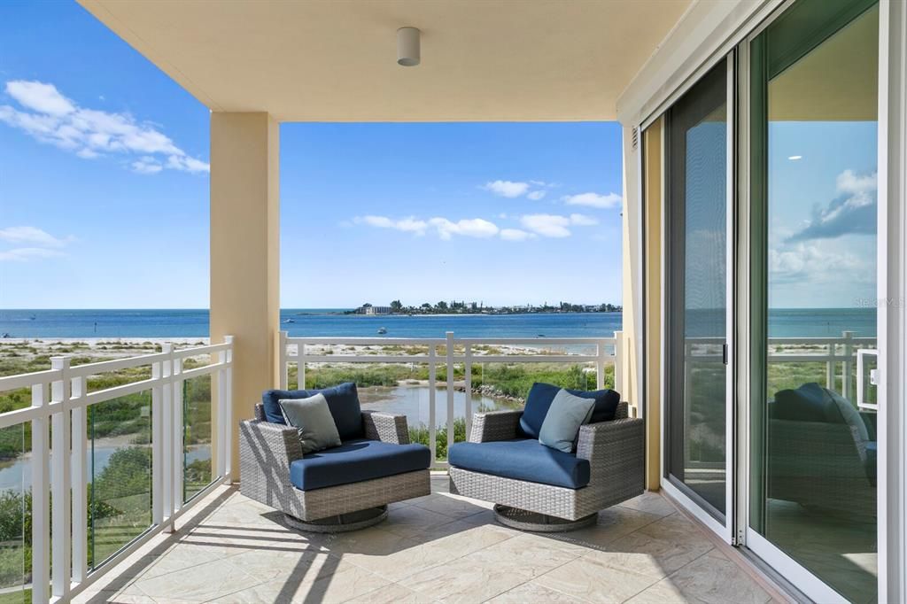 What a wonderful day to sit out on your balcony and watch the boats, birds and sea life while relaxing in the Florida sun!