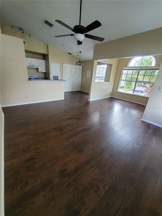 Recently Rented: $1,150 (1 beds, 1 baths, 834 Square Feet)