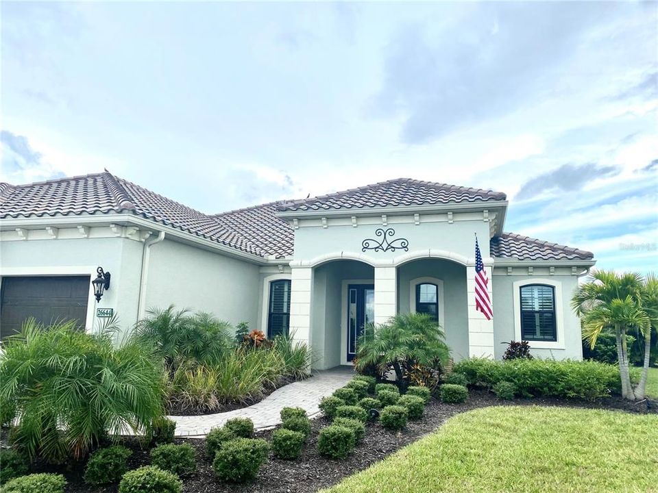 Recently Sold: $805,000 (3 beds, 3 baths, 2563 Square Feet)