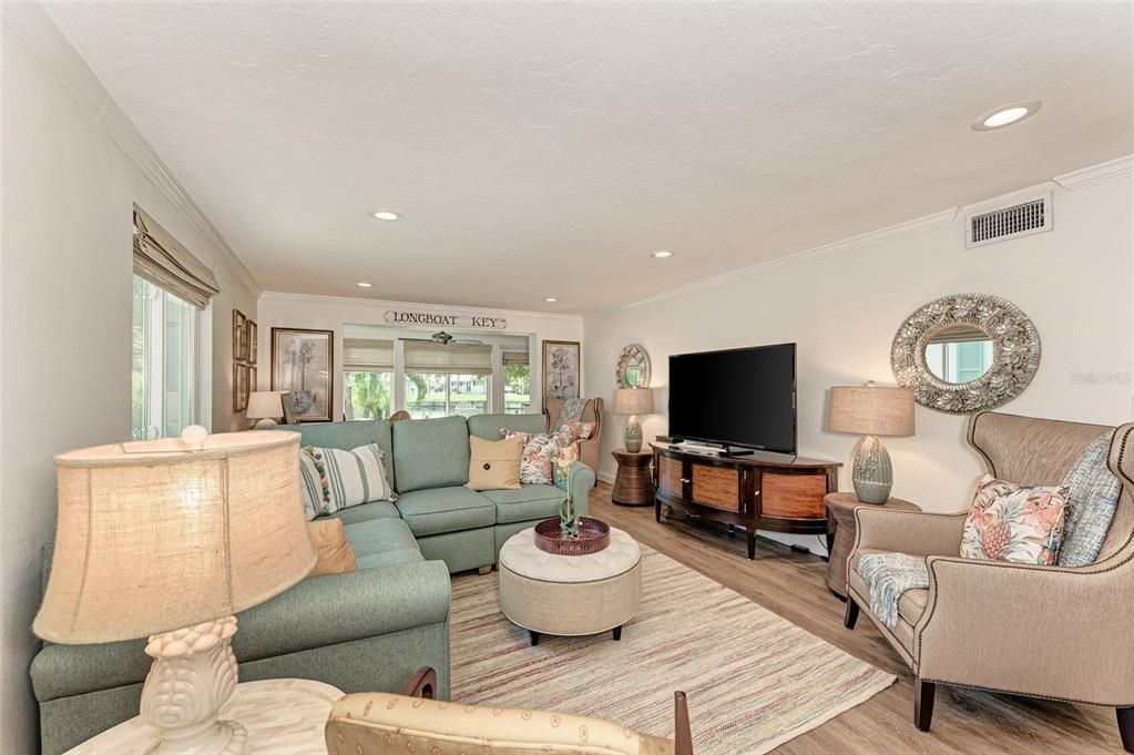 Recently Sold: $685,000 (2 beds, 2 baths, 1472 Square Feet)