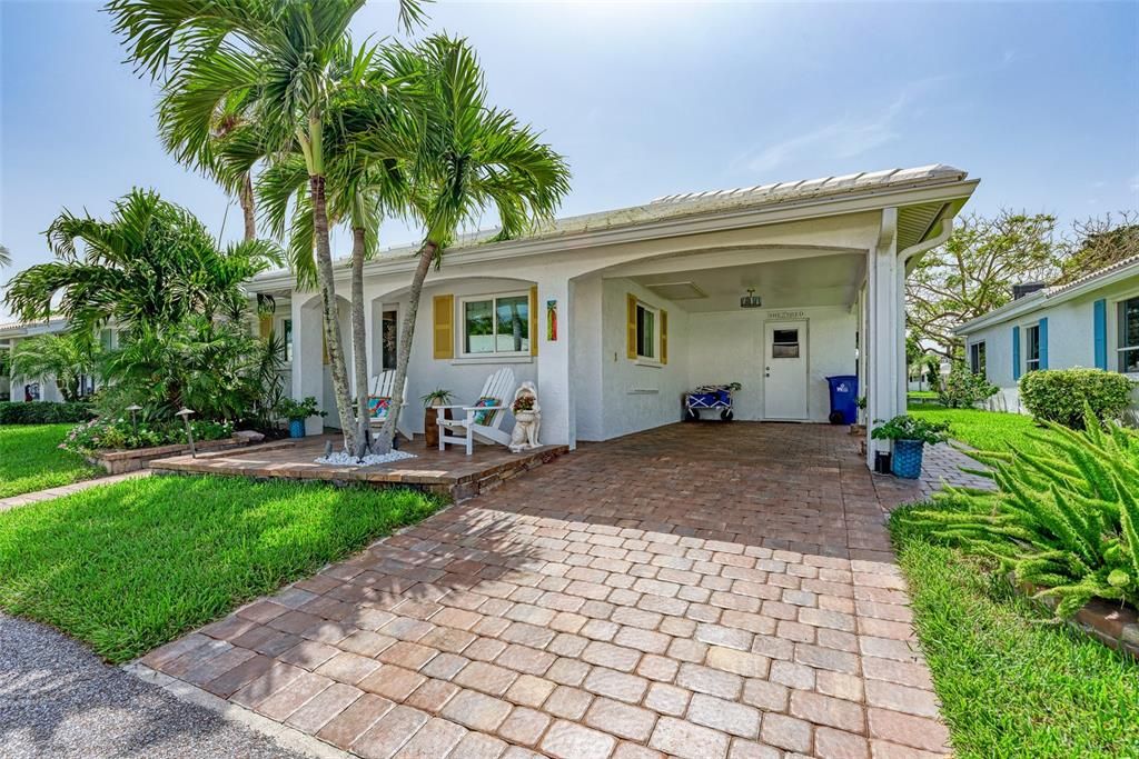 Recently Sold: $685,000 (2 beds, 2 baths, 1472 Square Feet)