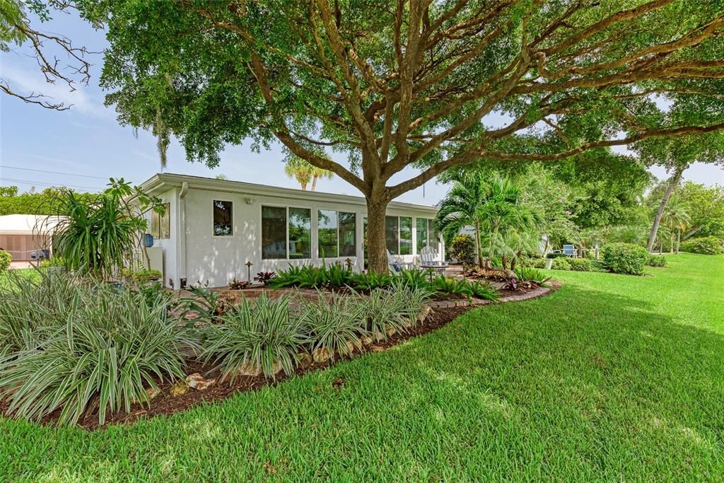 Recently Sold: $685,000 (2 beds, 2 baths, 1472 Square Feet)