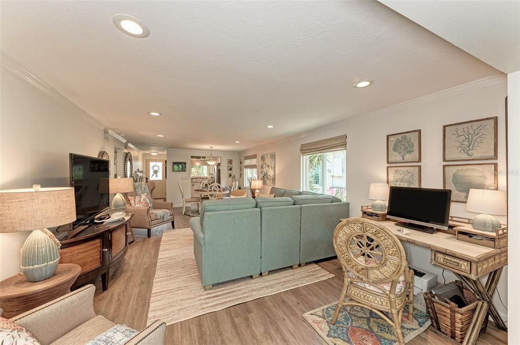 Recently Sold: $685,000 (2 beds, 2 baths, 1472 Square Feet)