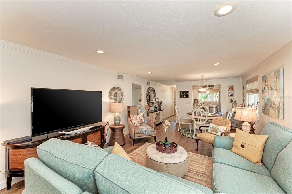 Recently Sold: $685,000 (2 beds, 2 baths, 1472 Square Feet)