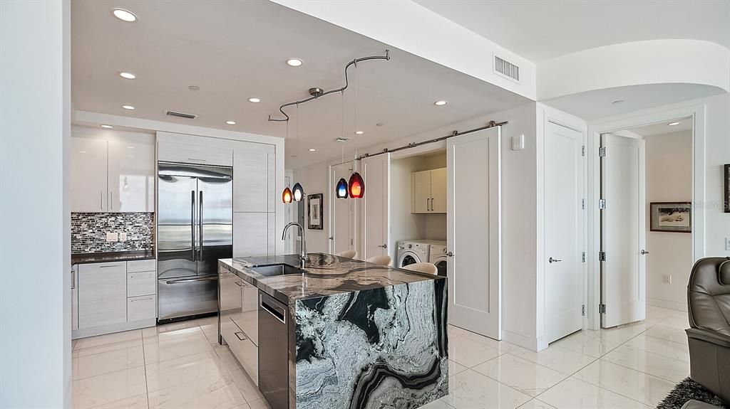 Recently Sold: $1,099,000 (2 beds, 2 baths, 1402 Square Feet)