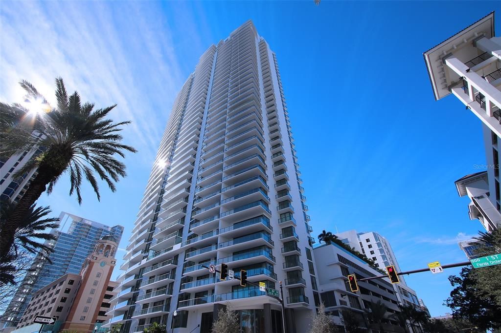 Recently Sold: $1,099,000 (2 beds, 2 baths, 1402 Square Feet)