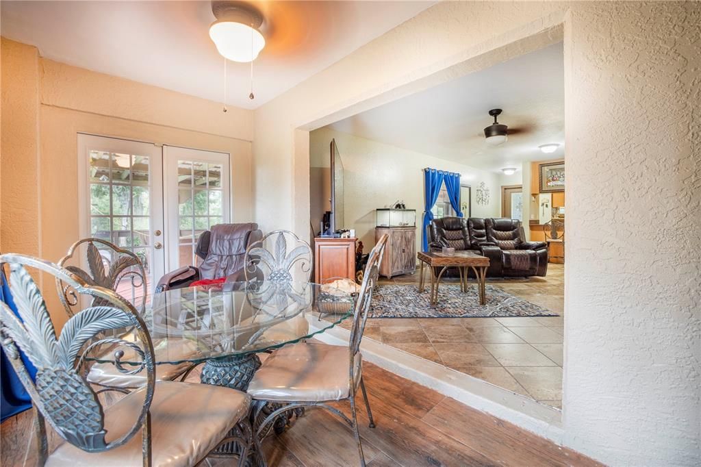 Recently Sold: $625,000 (3 beds, 2 baths, 1179 Square Feet)