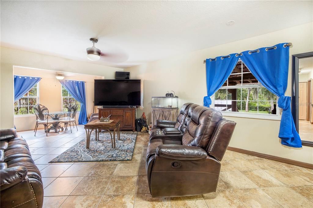 Recently Sold: $625,000 (3 beds, 2 baths, 1179 Square Feet)