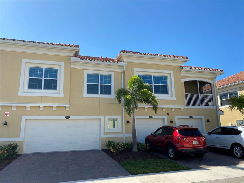 Recently Sold: $365,000 (2 beds, 2 baths, 1574 Square Feet)