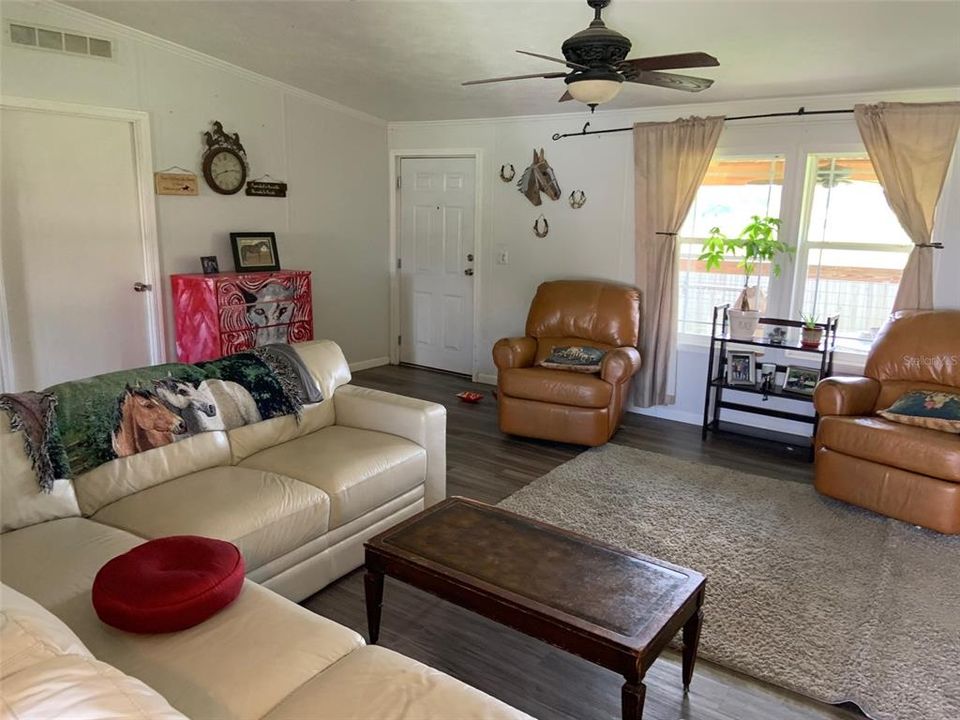Recently Sold: $1,450,000 (3 beds, 2 baths, 1404 Square Feet)